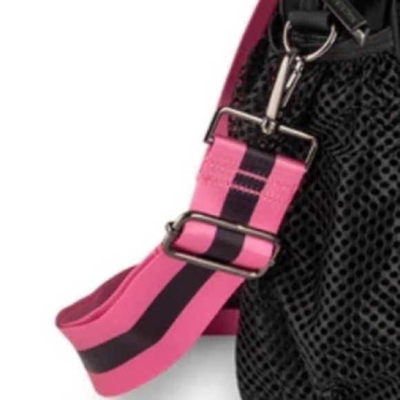 Haute Shore Couture Quilted Pickle Ball Tote Bag Black/Pink 2 Regular Racquets - Picture 9 of 10